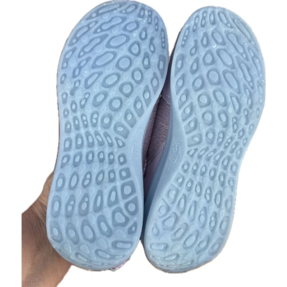 Speedo surfaces fit sneakers