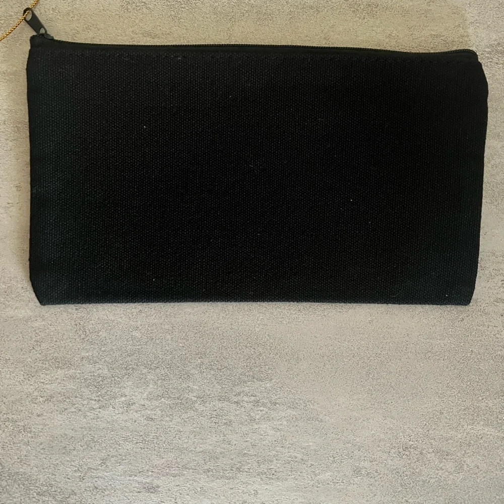 ellesgallery chic black