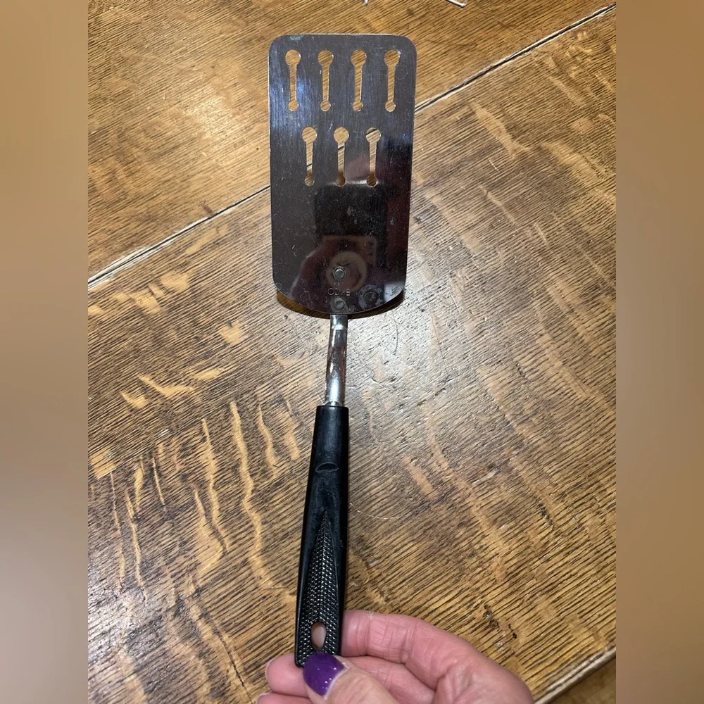 Ekco Black and Silver‎ Slotted Turner