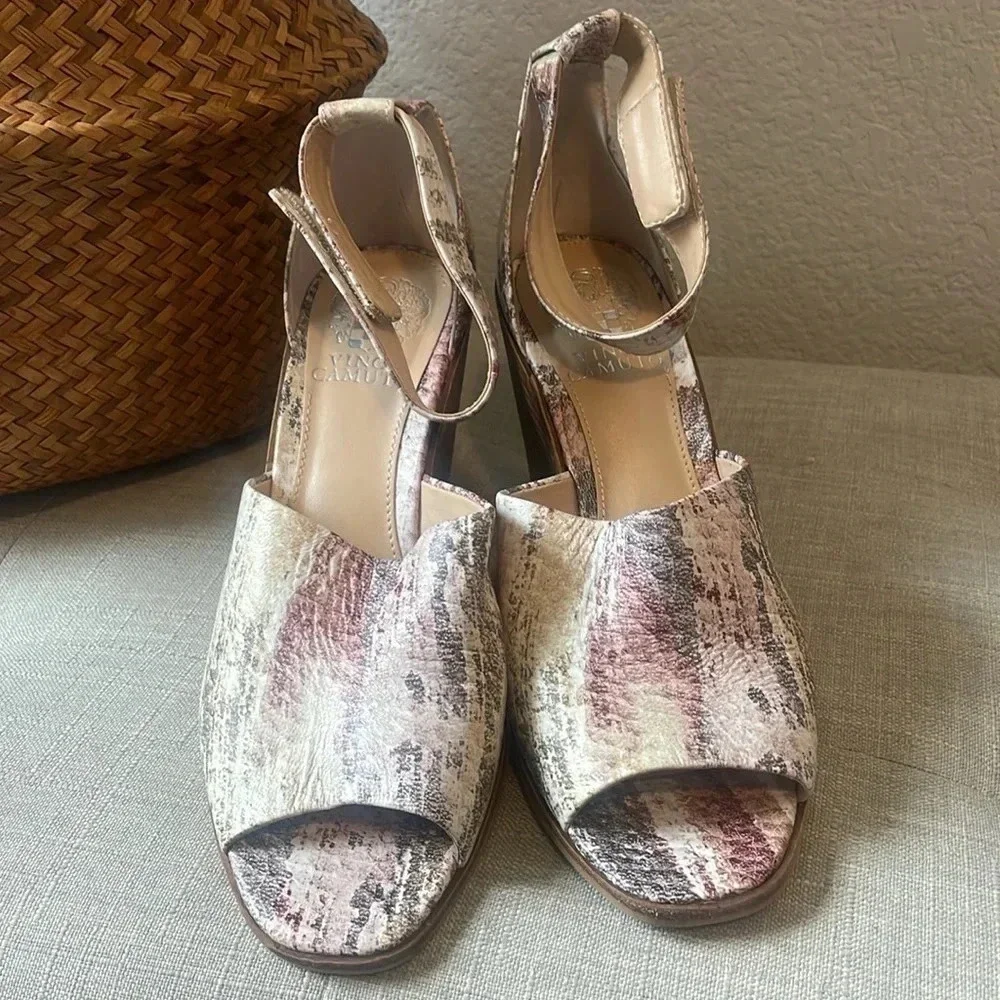Vince Camuto preowned excellent