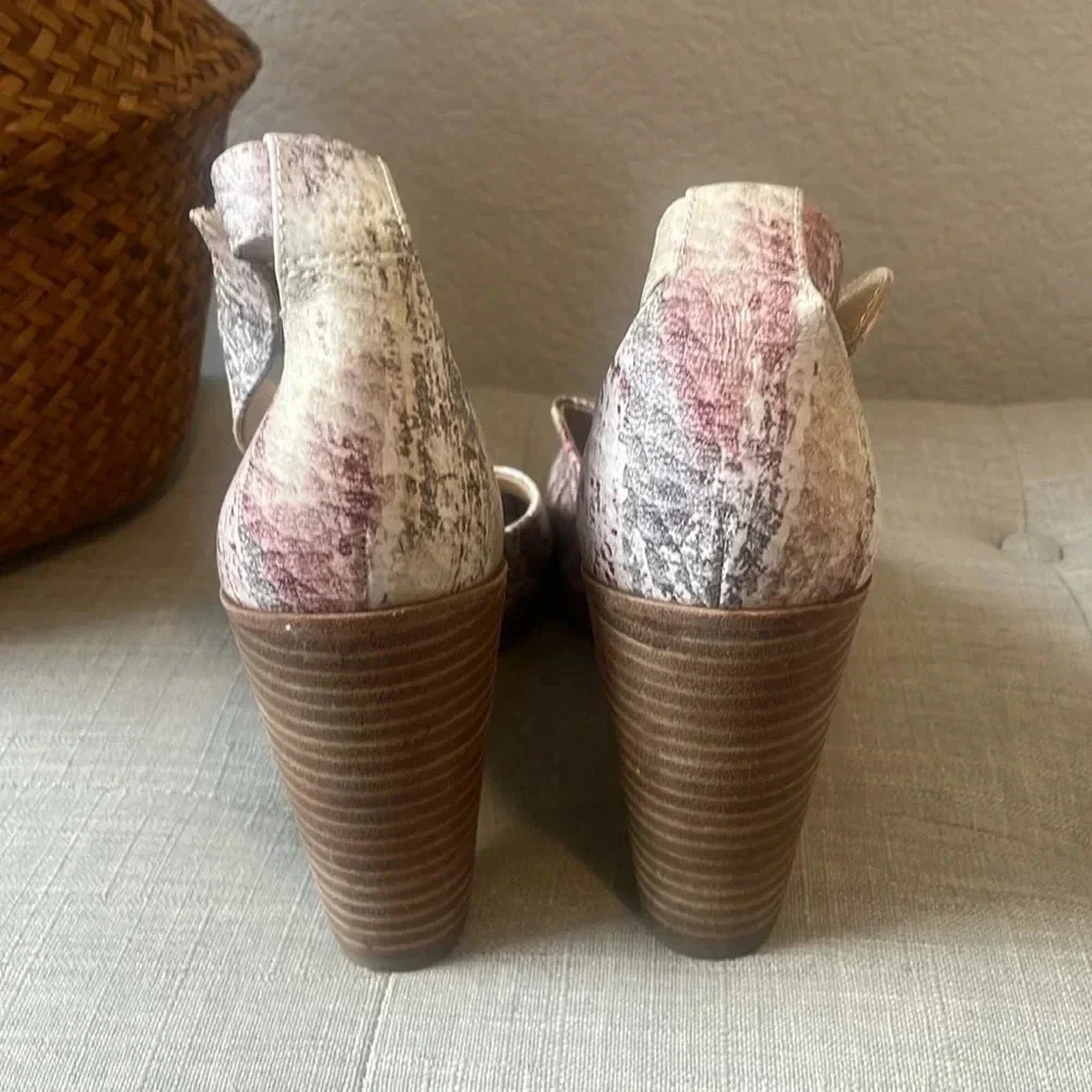 Vince Camuto preowned excellent