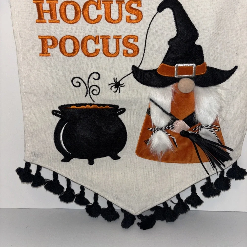 The Unbranded Brand hocus pocus