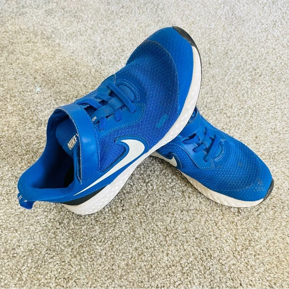 Nike Youth Revolution Sneakers