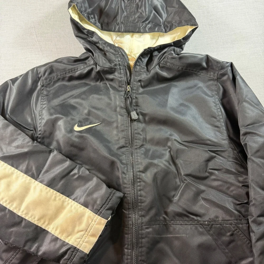 Nike Hooded Puffer Jacket Youth Large Black Good Vintage Team Sports Spell Out