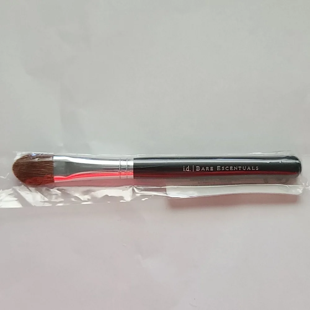 6/23 BARE MINERALS LIGHT STROKE BRUSH