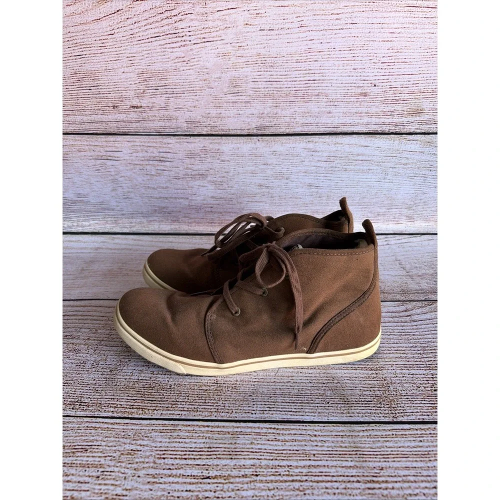 UGG Australia crafted retaining within