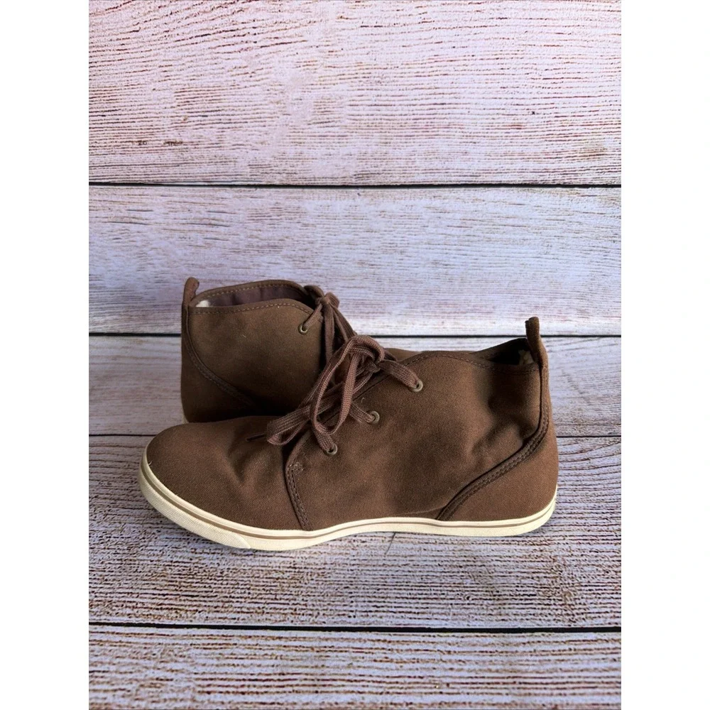 UGG Australia weave signs storage