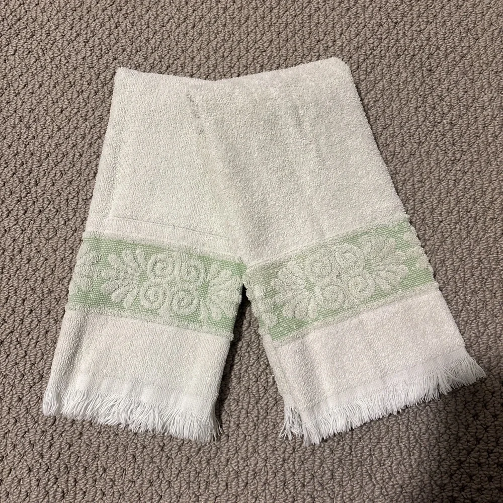 Set of Two Cannon Monticello Sculpted Fringed Light Green Hand Towels Vintage