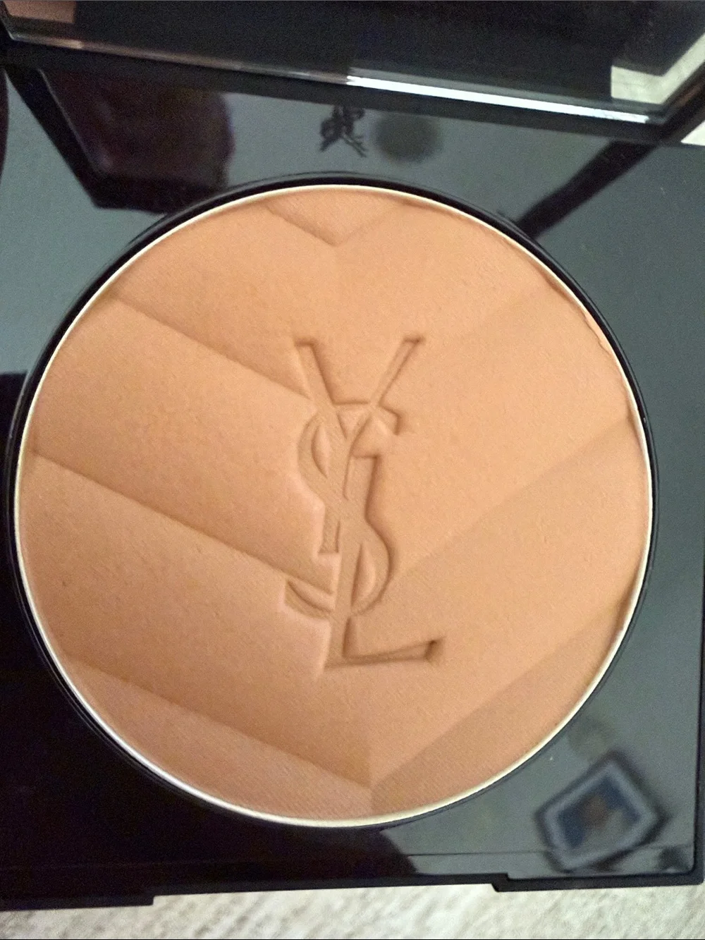 Yves Saint Laurent kissed laurent powder