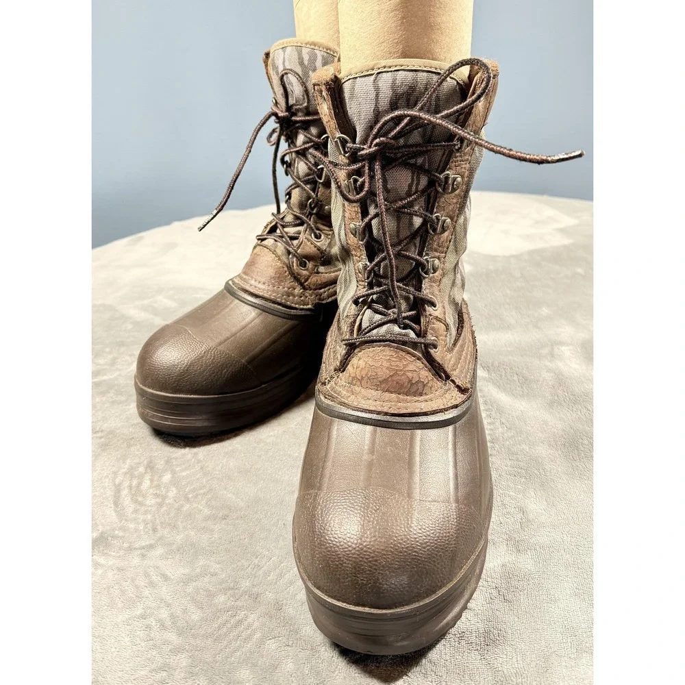 Red Ball boundary boots