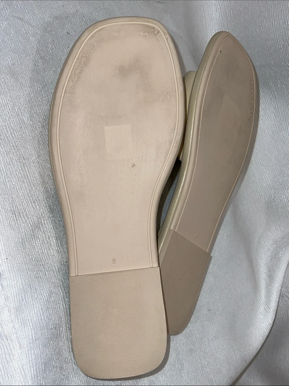Tory Burch wear everyday logo