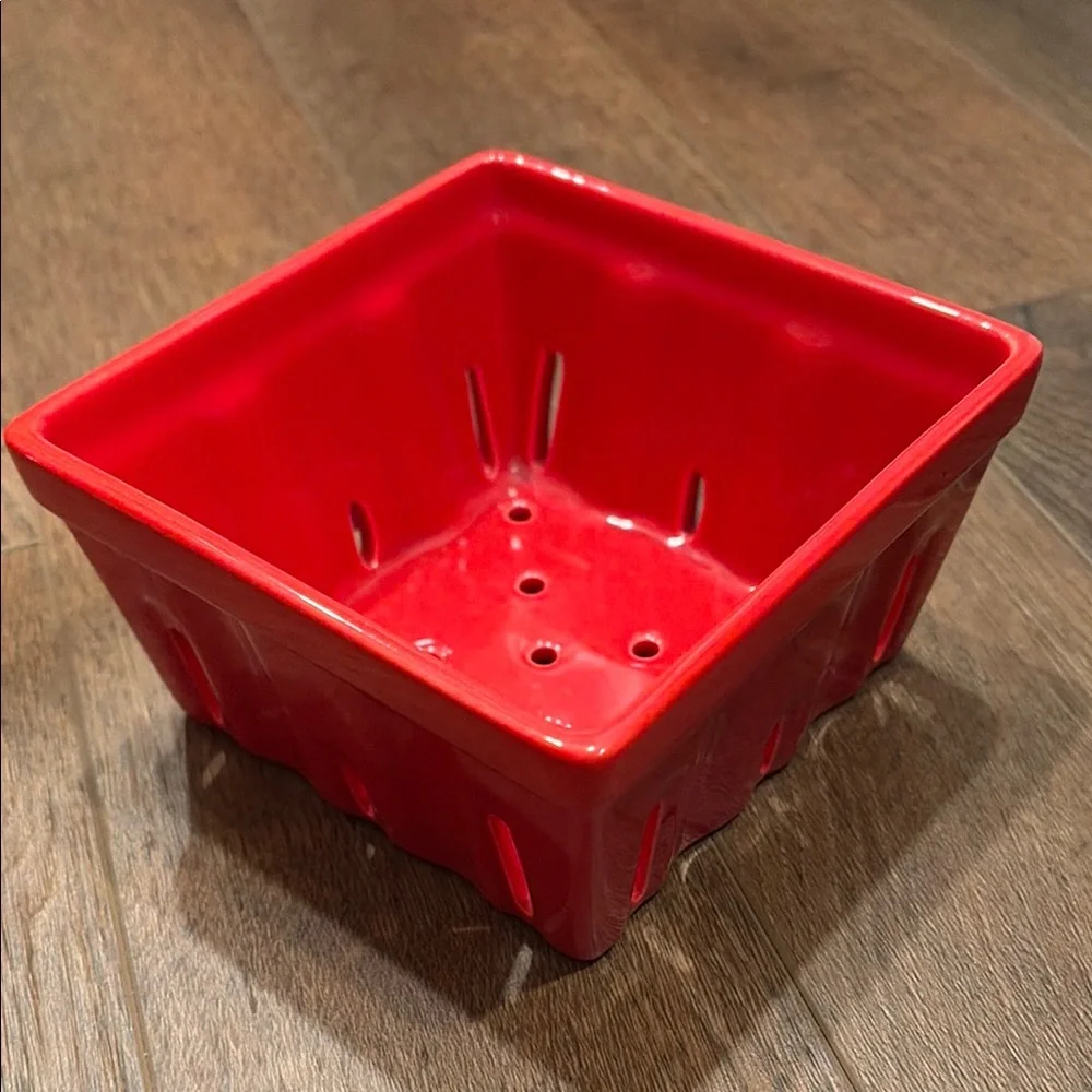 Crate & Barrel Ceramic‎ Berry Box