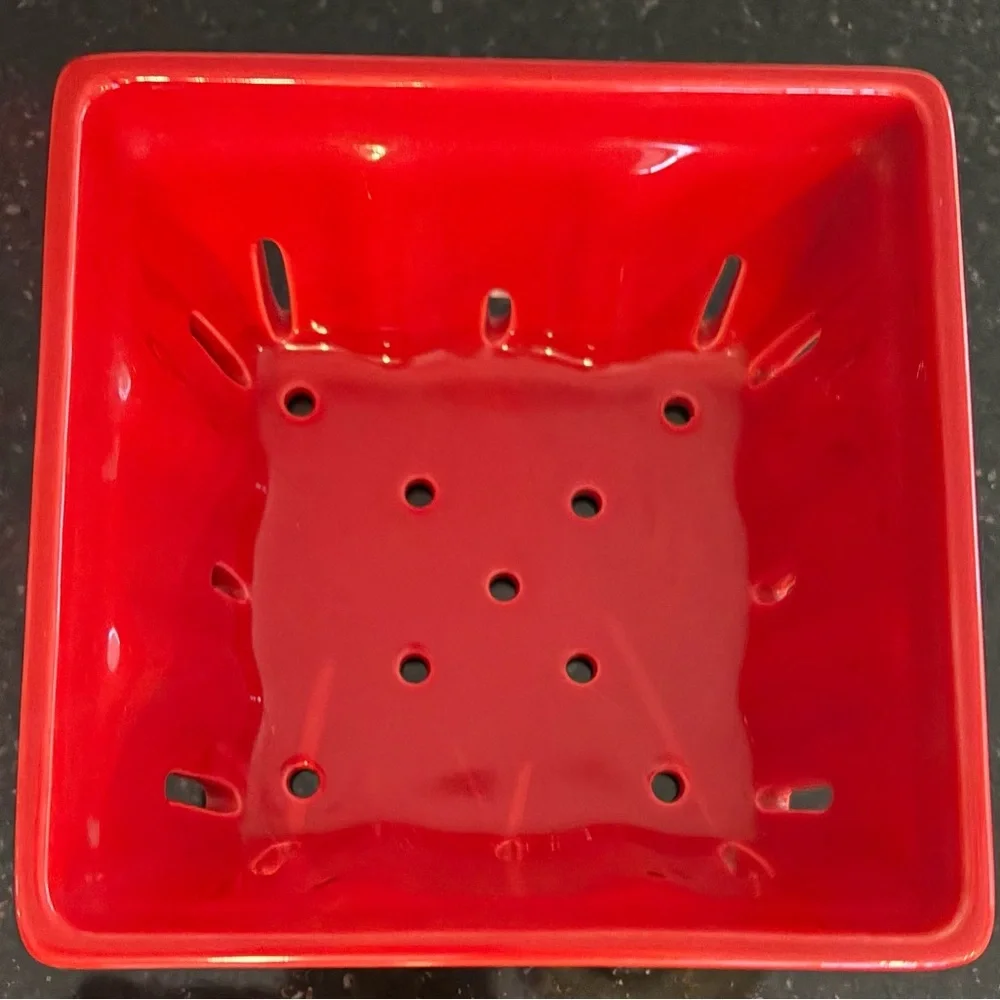 Crate & Barrel Ceramic‎ Berry Box
