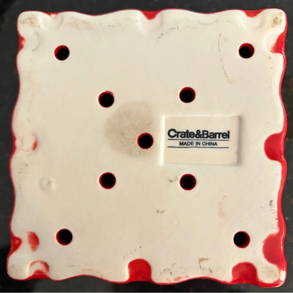 Crate & Barrel Ceramic‎ Berry Box