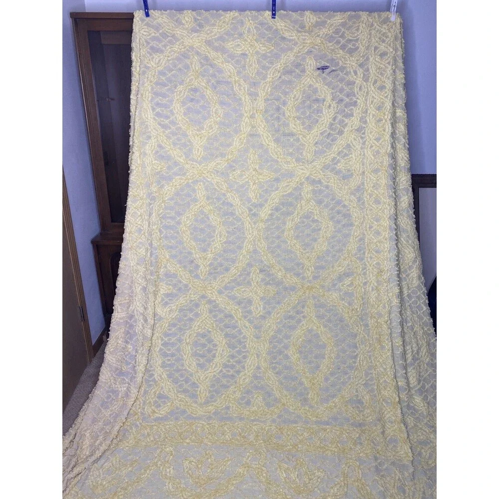 Vtg Twin‎ Yellow Floral Chenille Bedspread 92x108