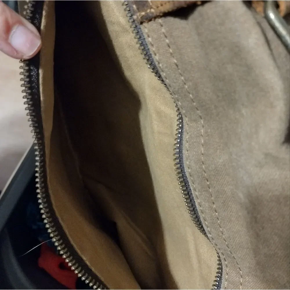 Manificent laptop messenger bag