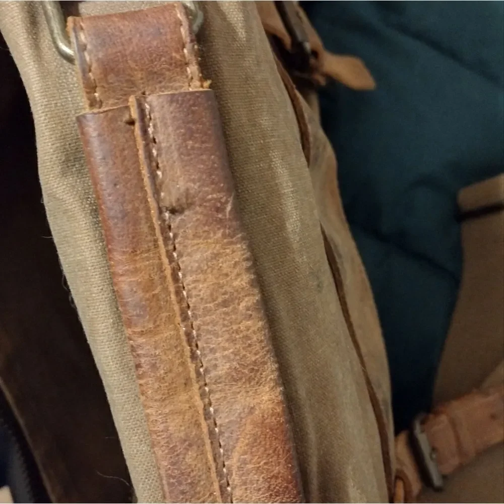 Manificent laptop messenger bag