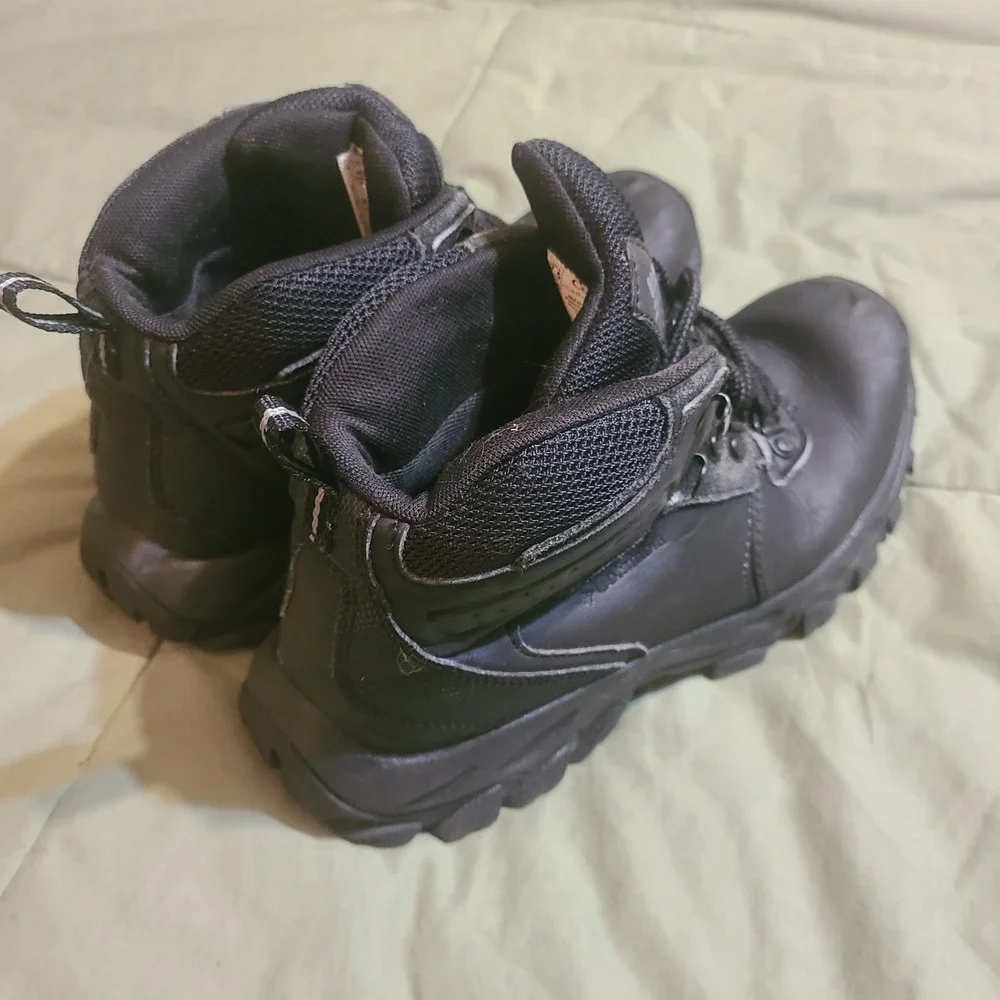 Columbia Newton Ridge Plus II Hiking Boots Mens 7.5 Black Waterproof Leather
