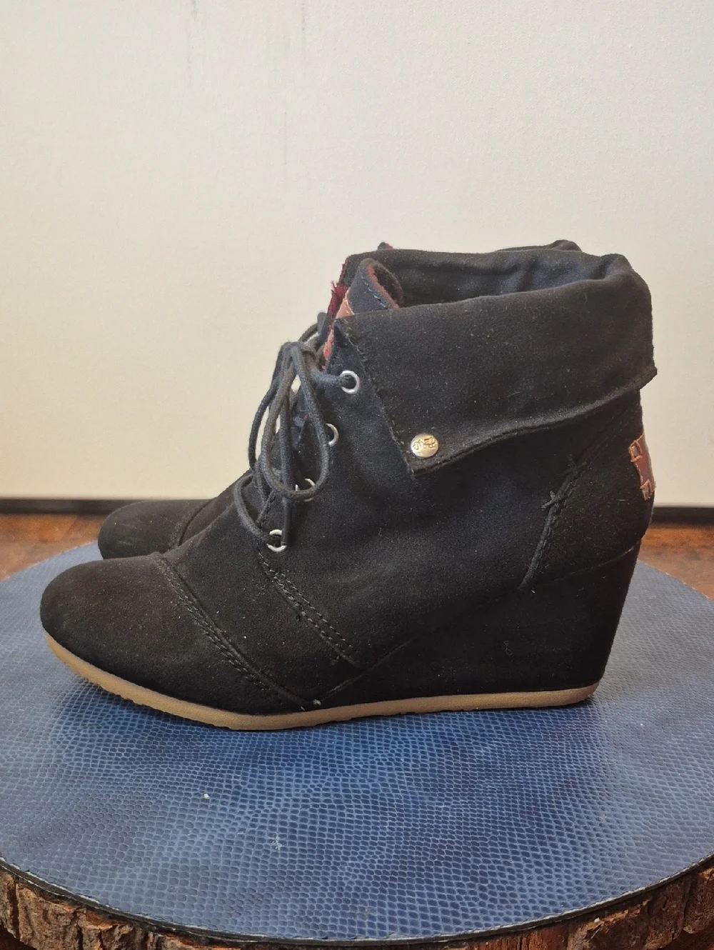 Mad Love Black Suede Lace-Up  Wedge Boots with Tan Outsole Womens sz.7 #1073s