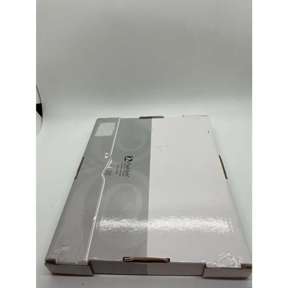 Malden white ceramic