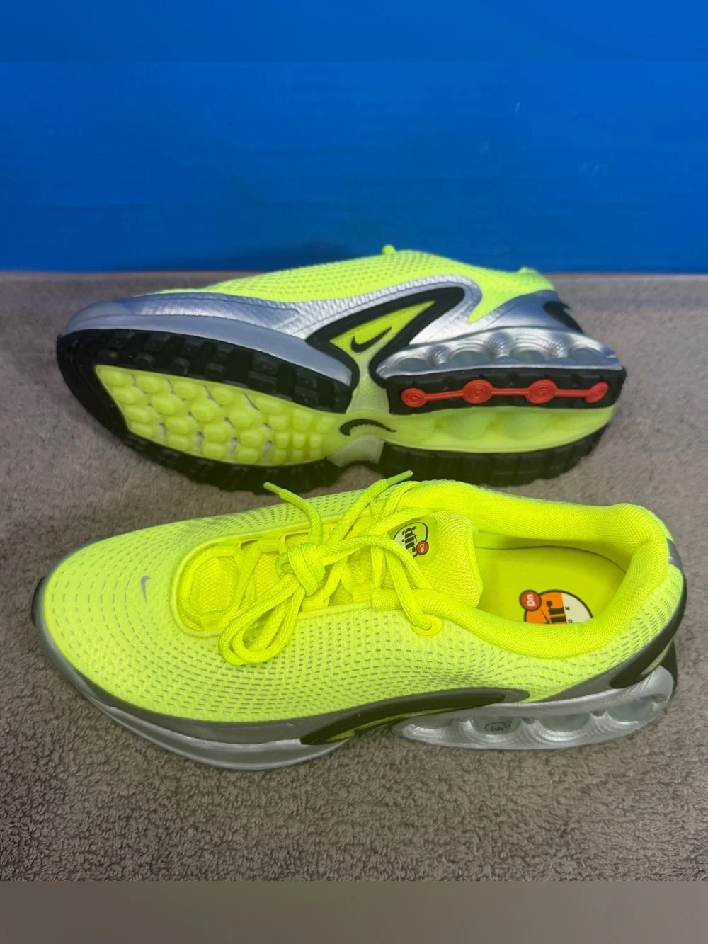 Nike nwot volt