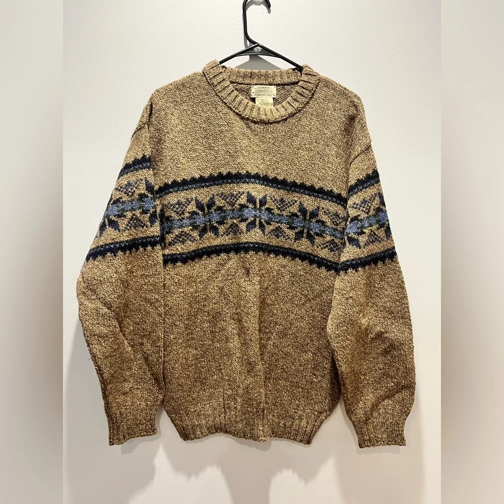 Men's Medium vintage St. John's Bay snowflake patterned wool blend sweater.‎