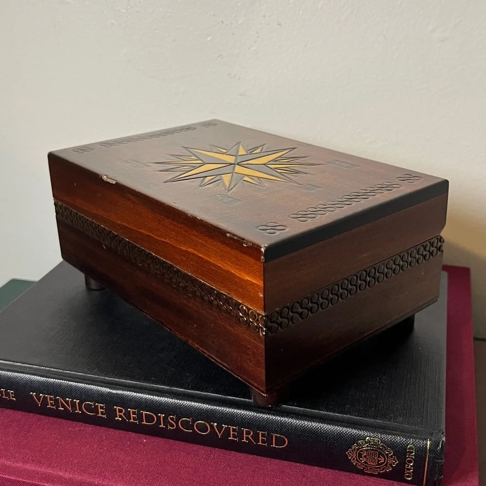 Enchanted world boxes