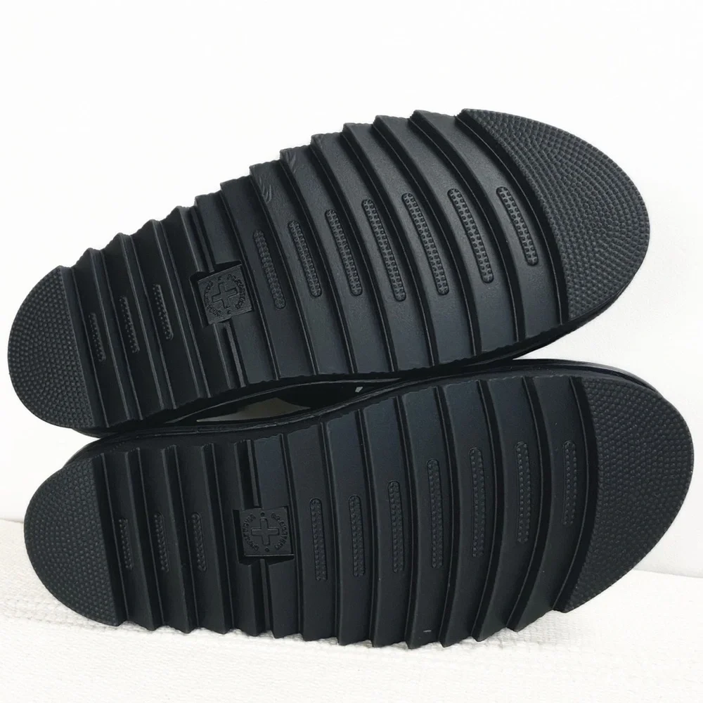Dr. Martens nib new