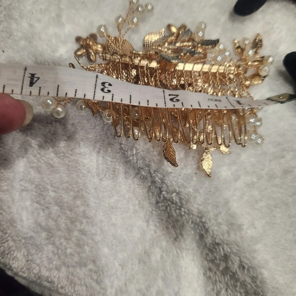 Unbranded gold tone