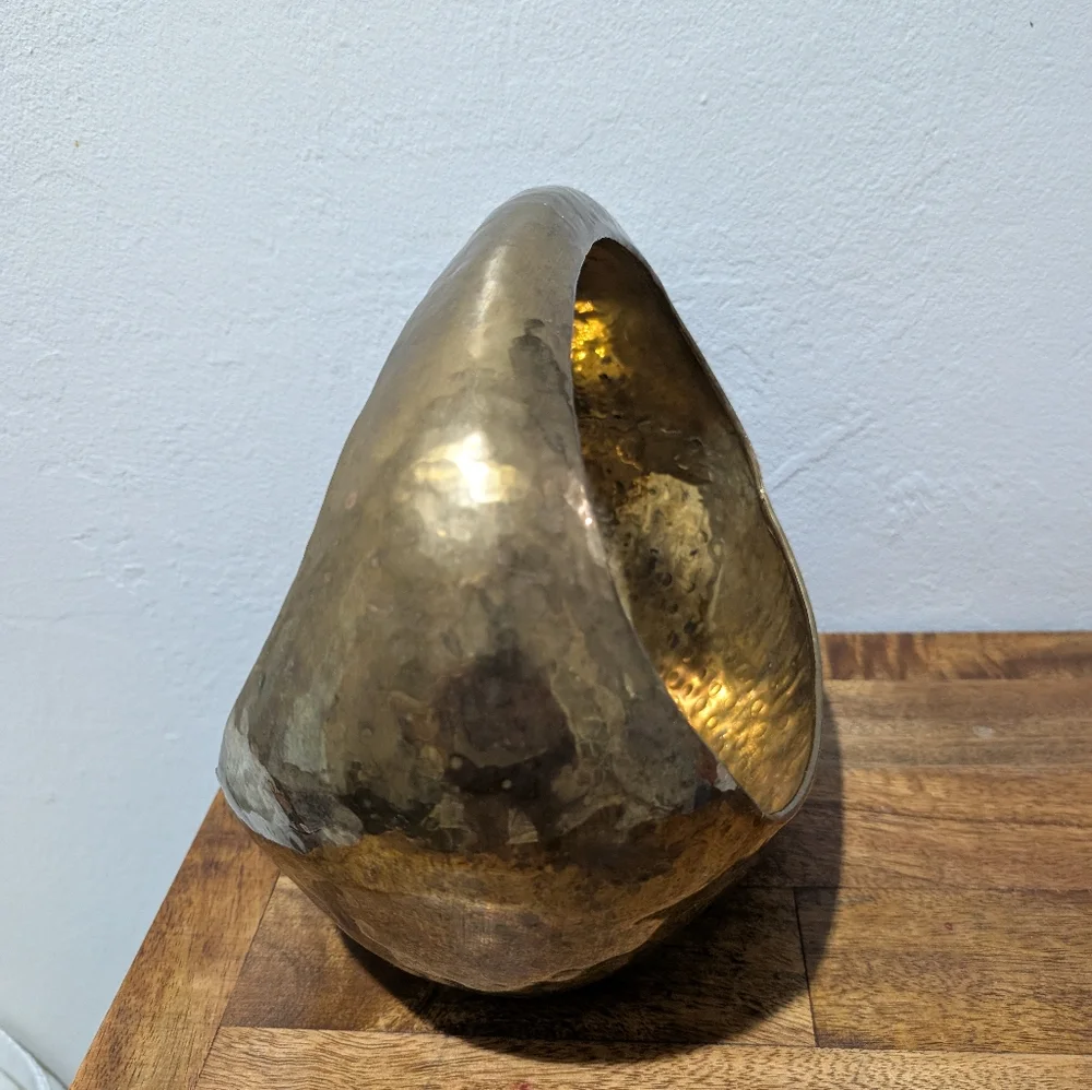 Vtg Mid Century Brutalist Hand Hammered Forged Solid Brass Handled Basket MCM‎