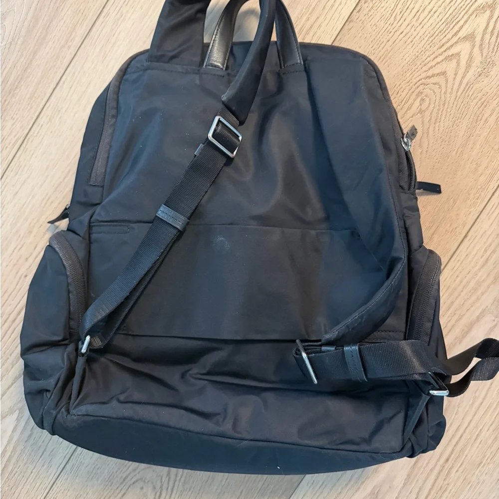 Tumi compact black