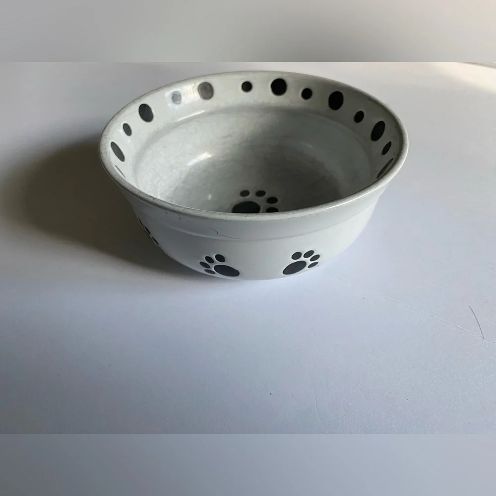 Signature Housewares white black