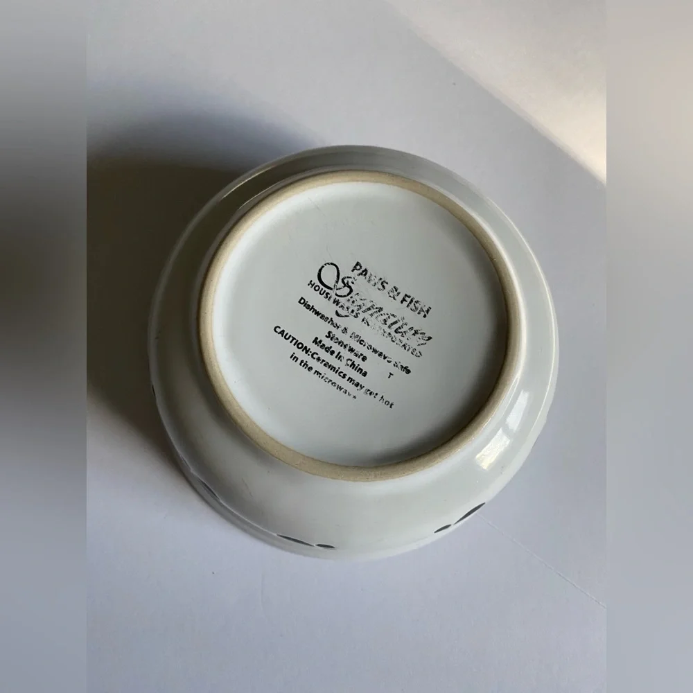 Signature Housewares white black