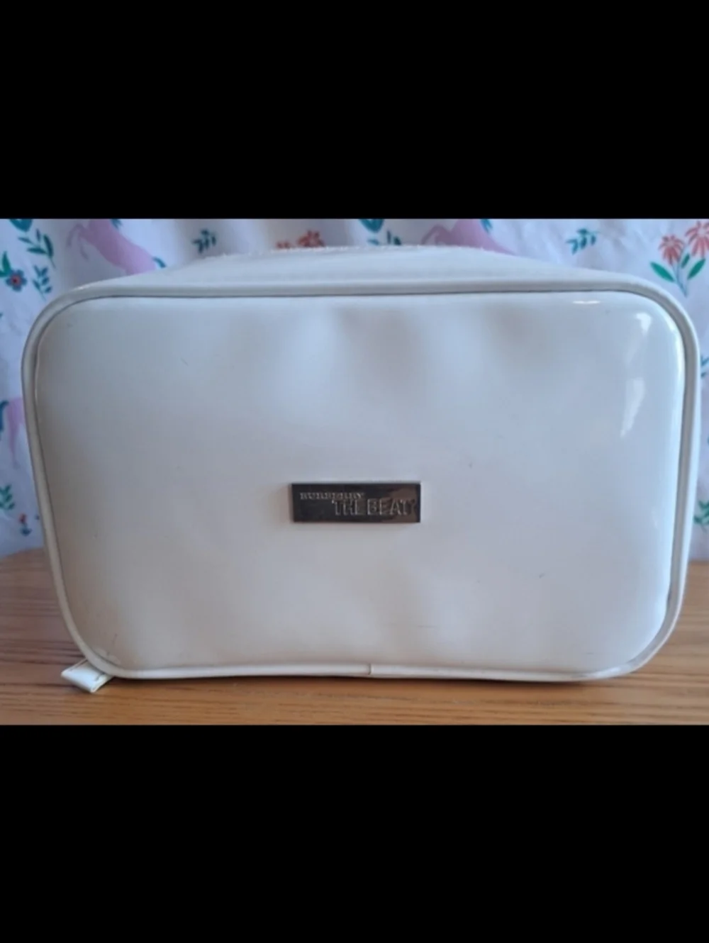 Burberry Parfum The Beat White Patent Cosmetic Makeup Beauty Travel Pouch Bag