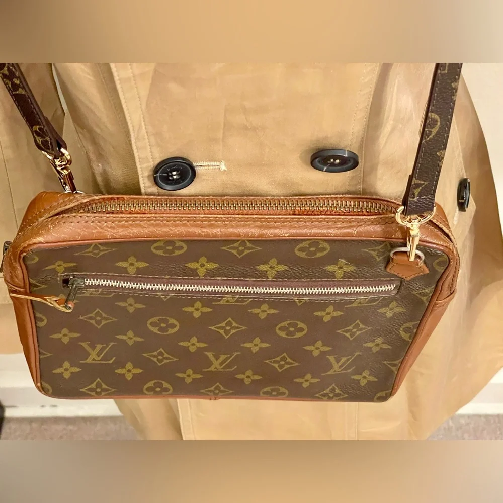 Louis Vuitton Monogram Vintage Saxpo Bag Pouch Clutch Crossbody
