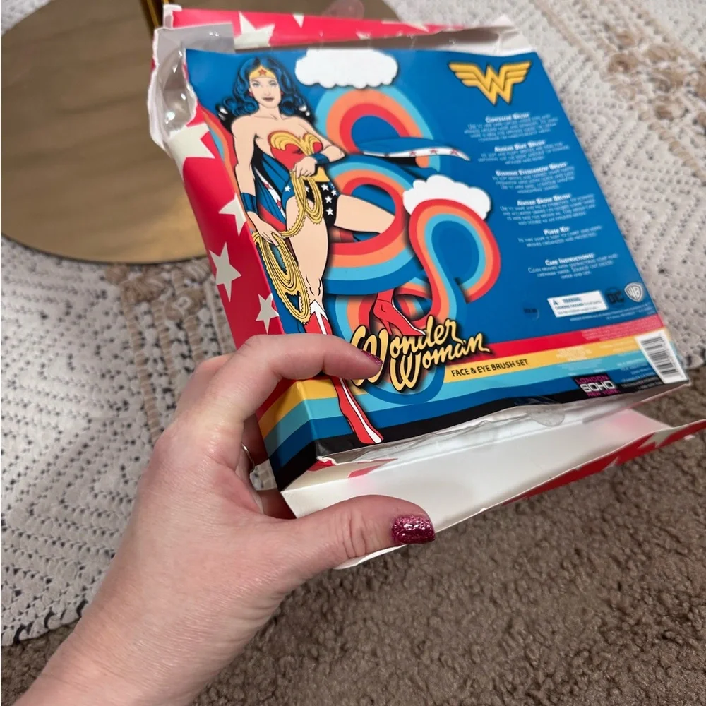 Warner Bros. Wonder Woman Face & Eye Brush Set Makeup Set