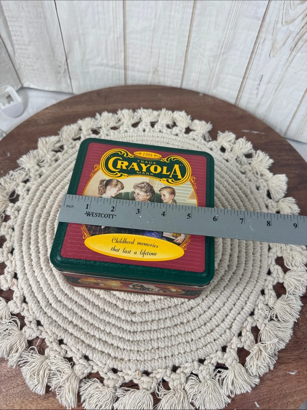 Crayola Vintage Keepsake Tin - Green & Burgundy includes 64 crayons.