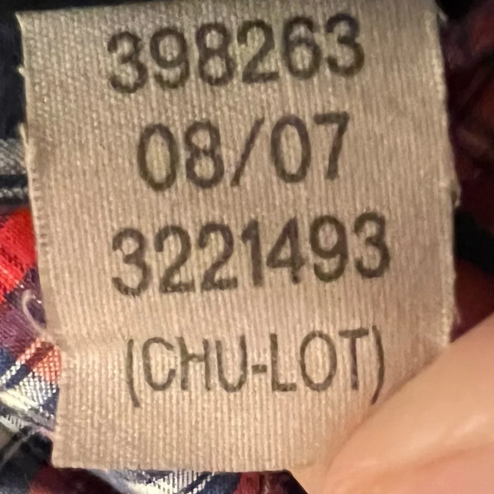 Tommy Hilfiger sleeve shape 07’
