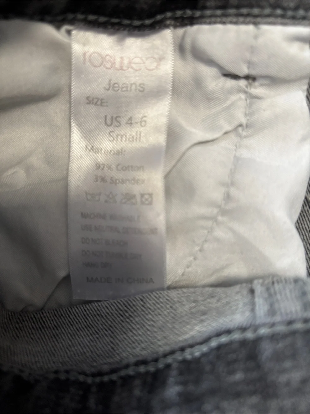 Roswear distressed black