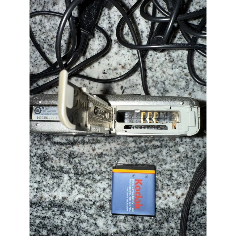 Kodak easyshare v1233