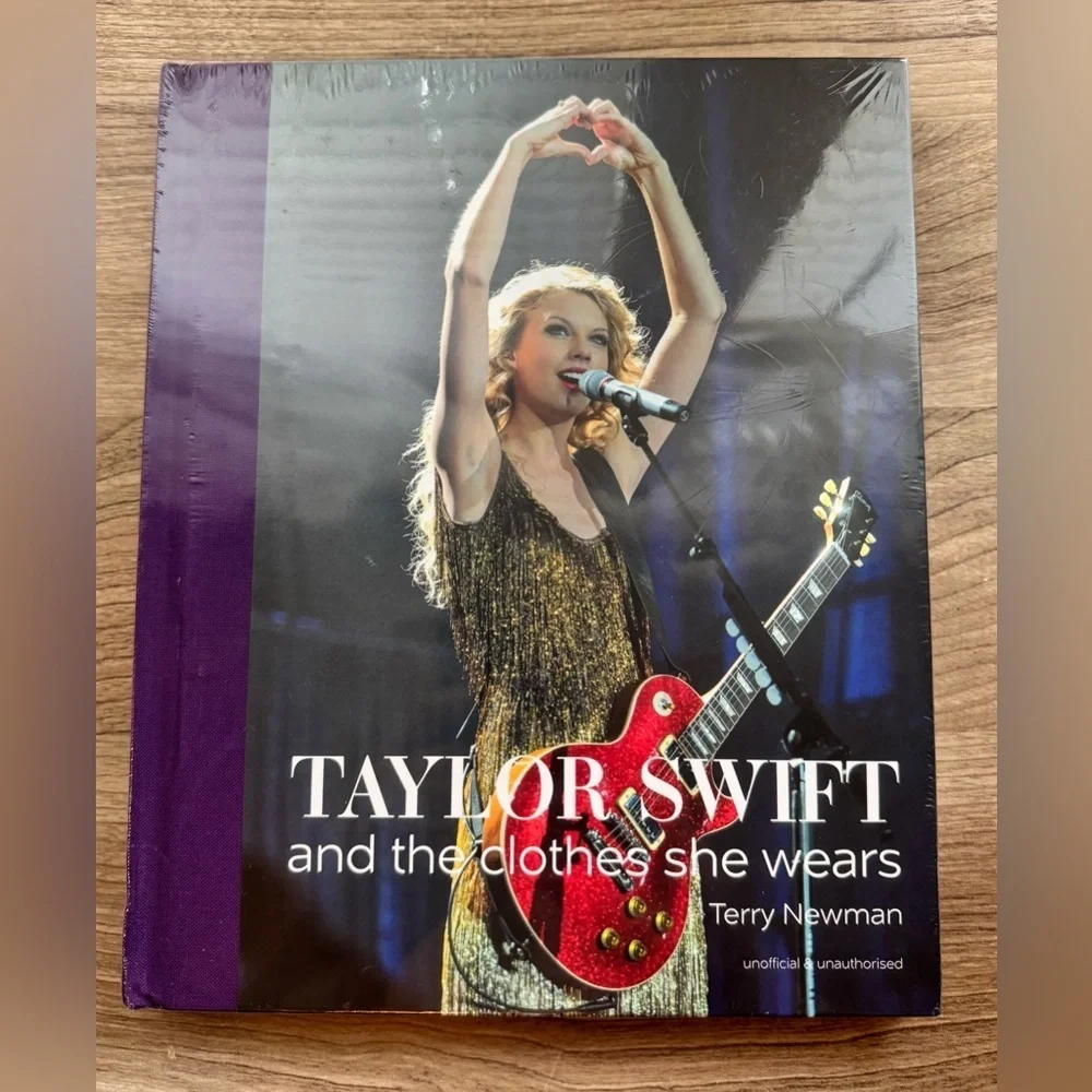 Taylor Swift: And the Clothes She Wears, Hardcover by Terry Newman Brand New