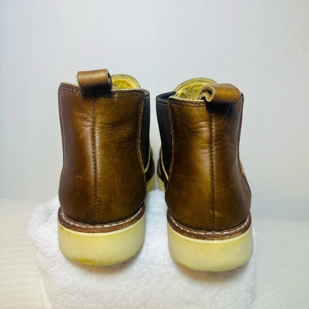 Red Wing Shoes be red leather