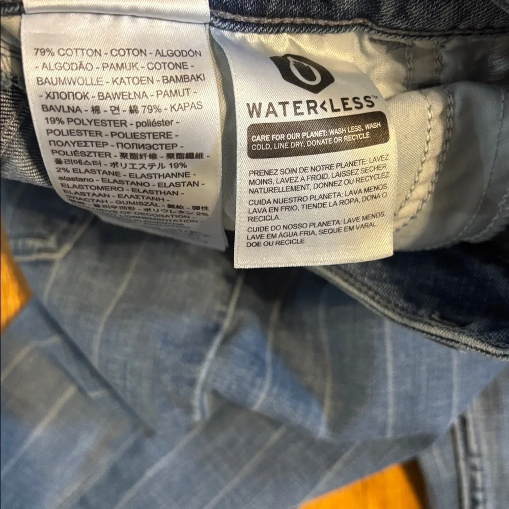 Levis 9in rise