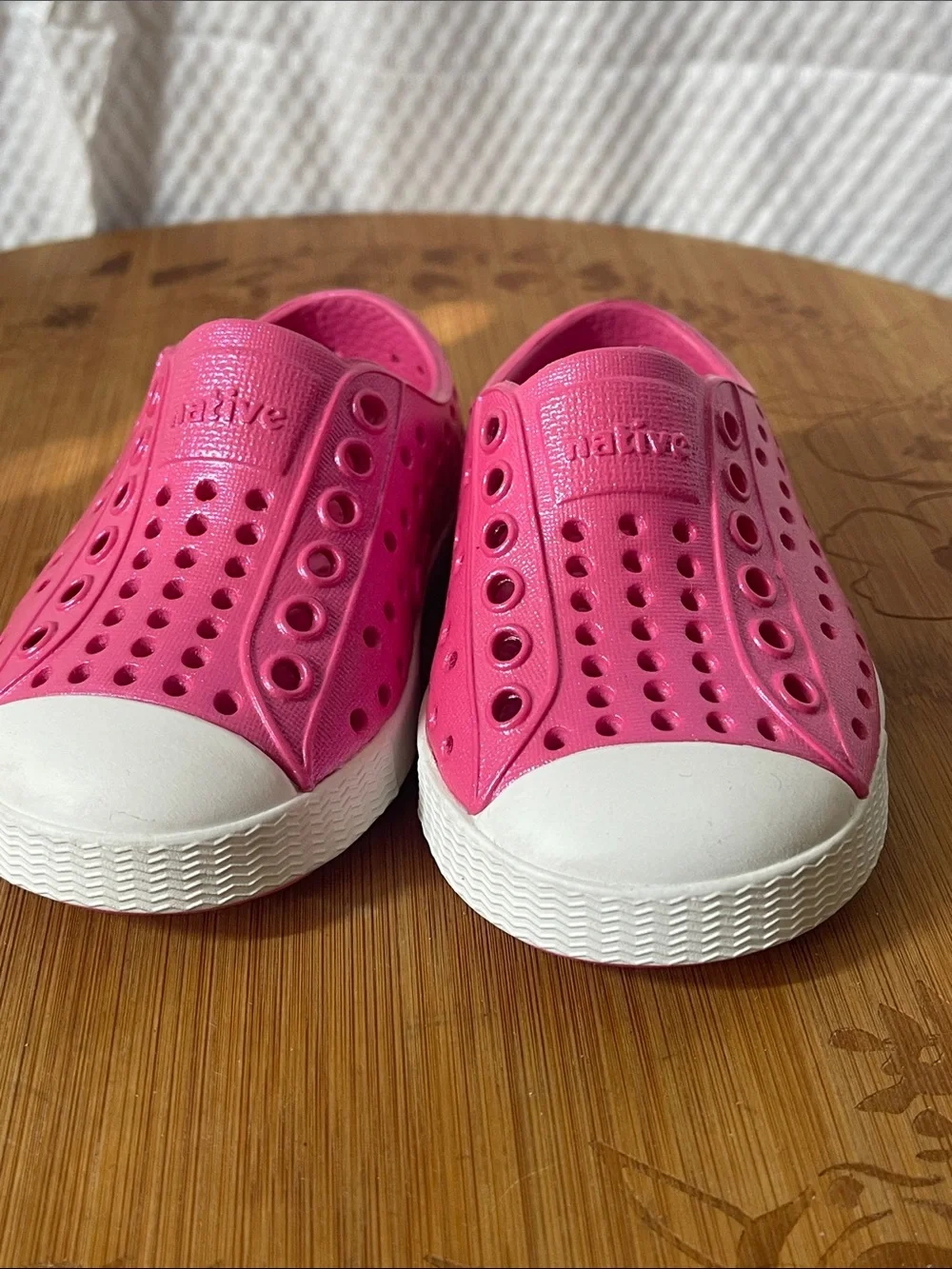 Native Kids Jefferson Pink Perforated Slip-On sandals toddler size 4