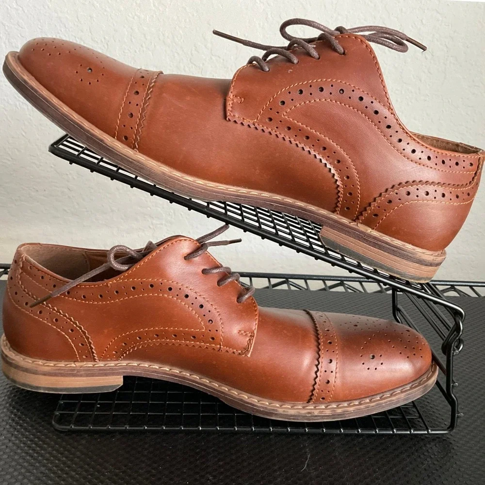Nunn Bush closure upscale detailing