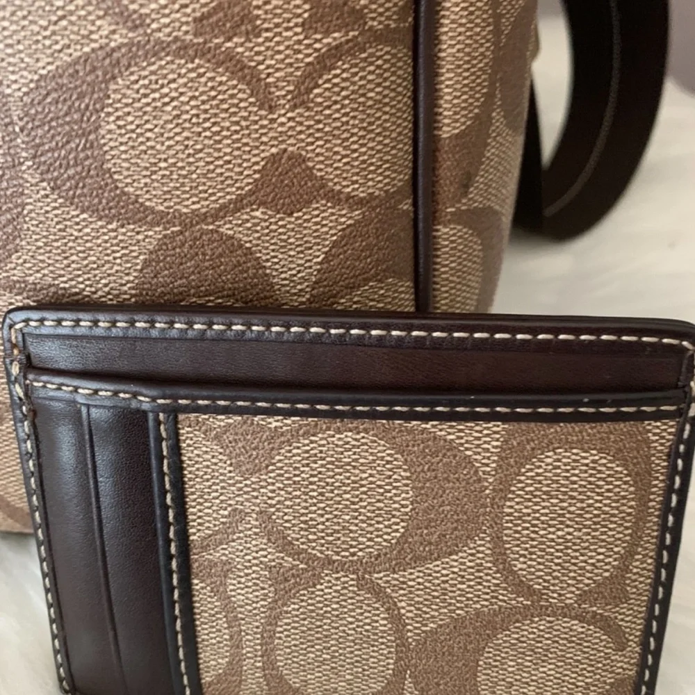 Coach elegant messenger