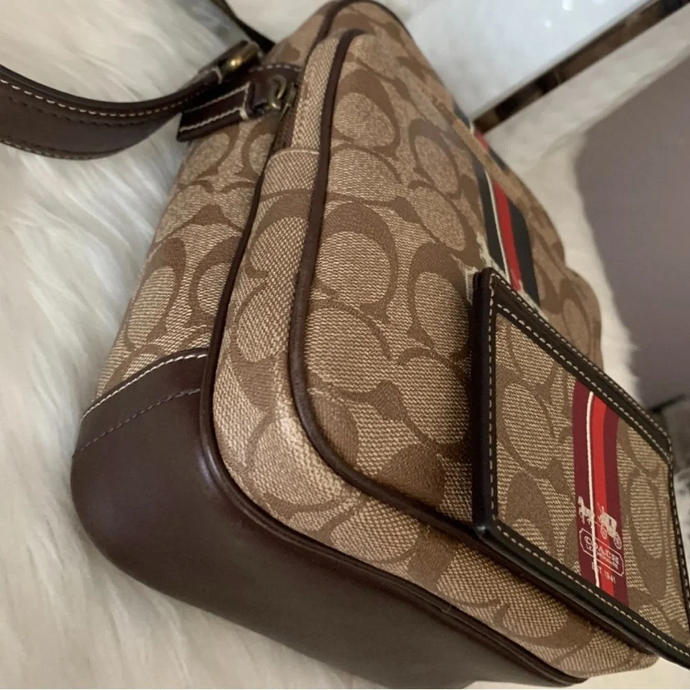 Coach elegant messenger