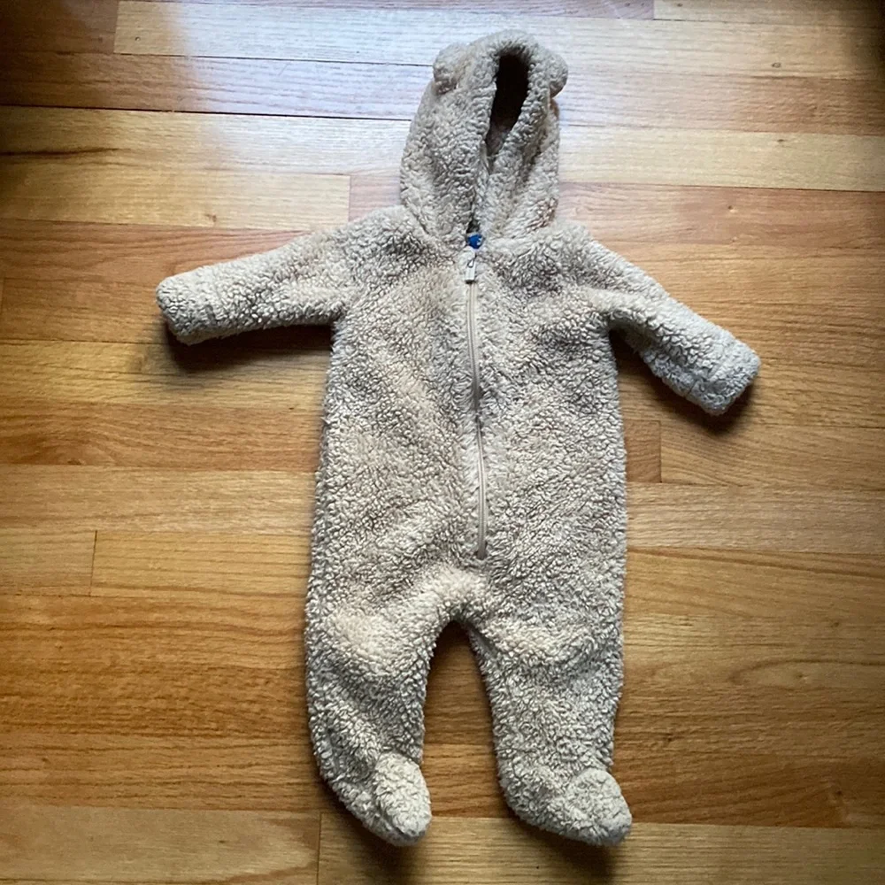 Old Navy Fuzzy Bear Baby Bunting‎ Snowsuit Warm Winter 3-6 months