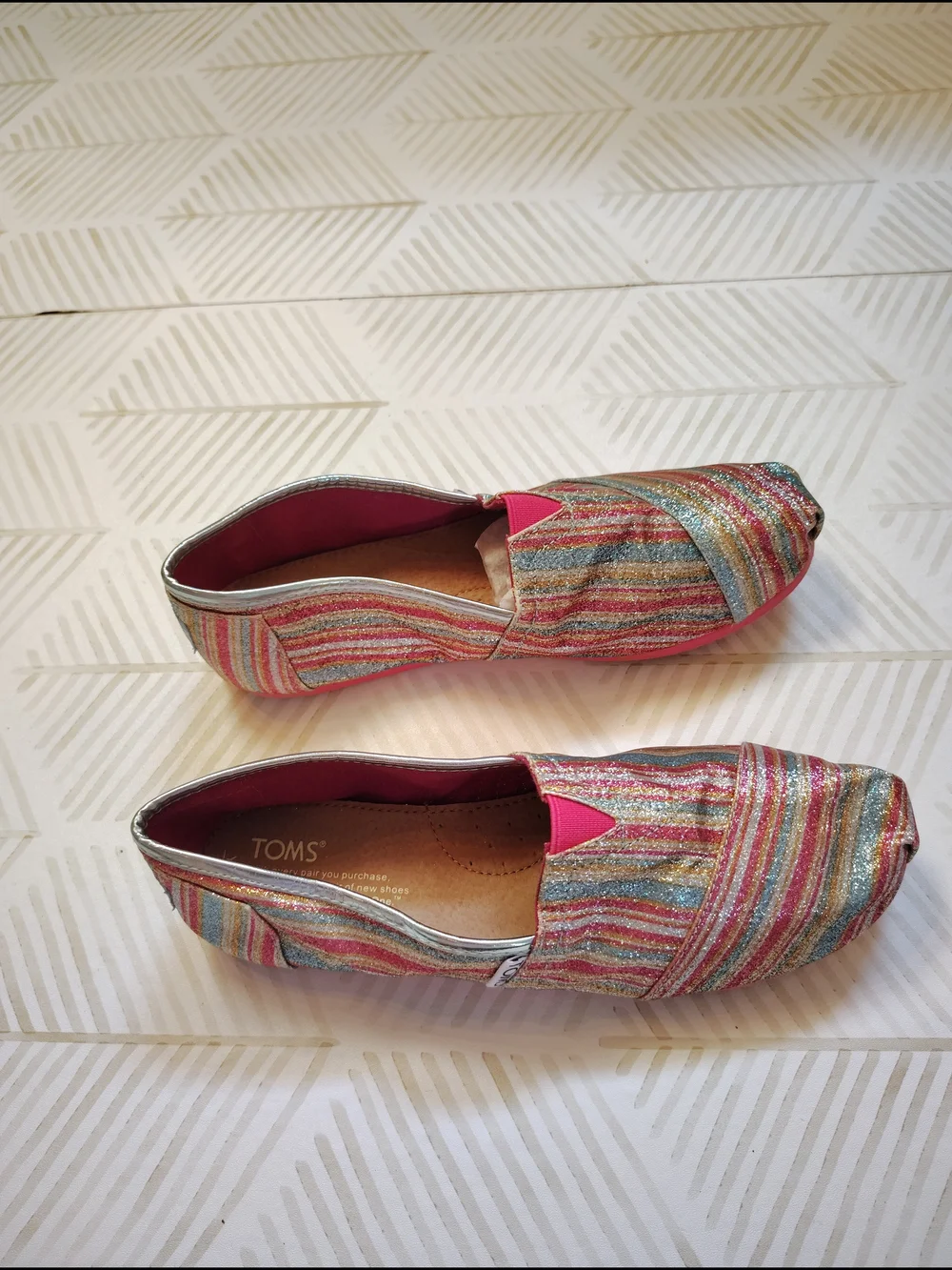 TOMS Youth Multi-Color Glitter Stripe Slip-On Flats 6‎
