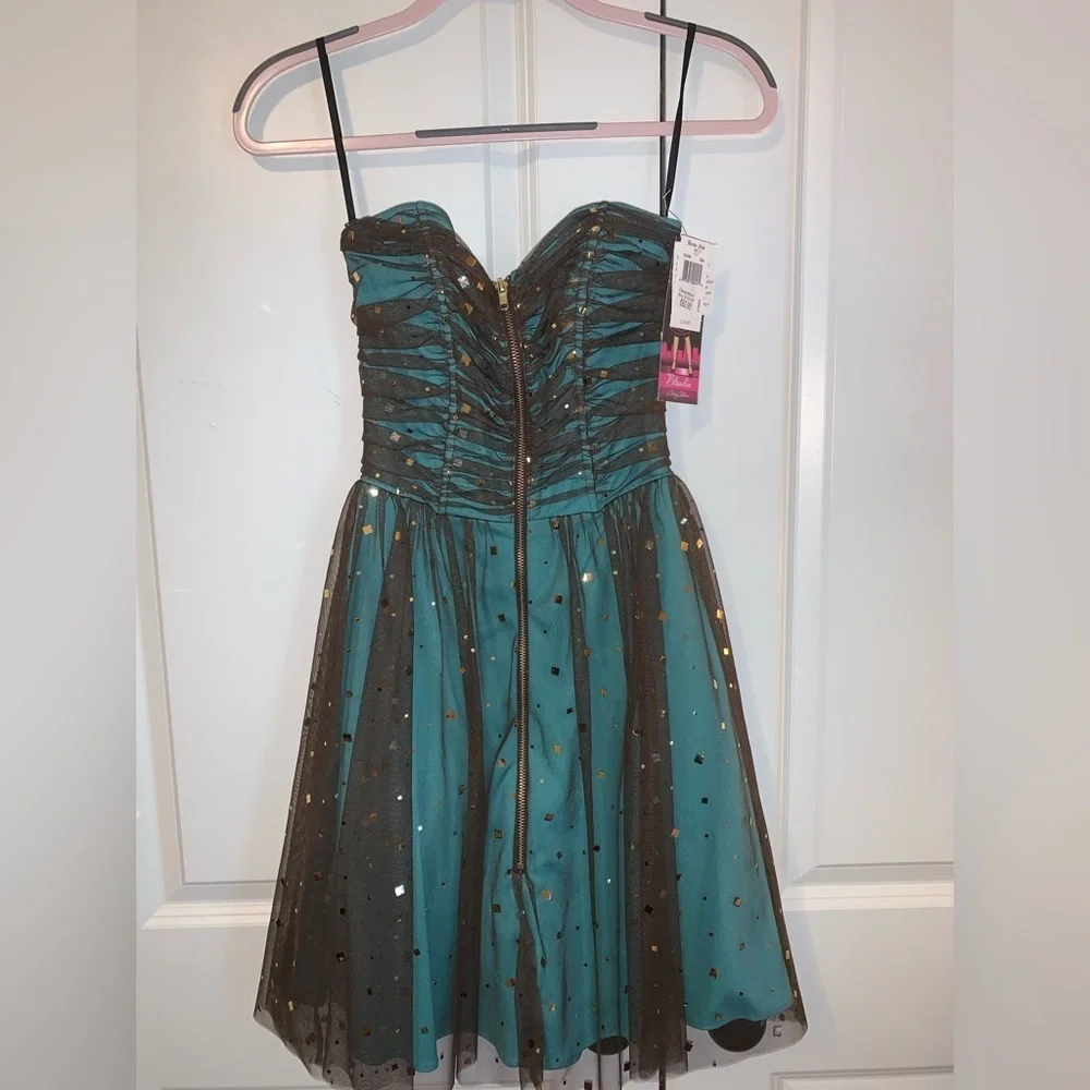 Strapless Blondie Nites front zipper Jr. dress. NWT